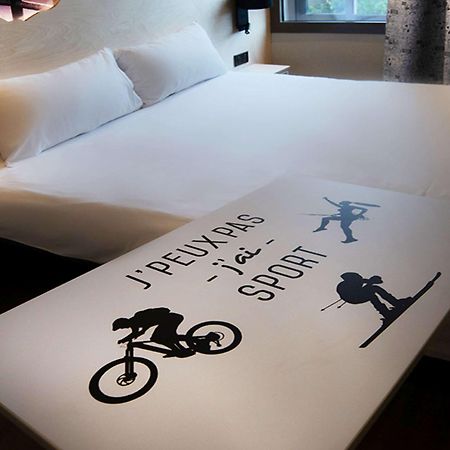 ホテル Ibis Styles Clermont-Ferrand Aeroport エクステリア 写真