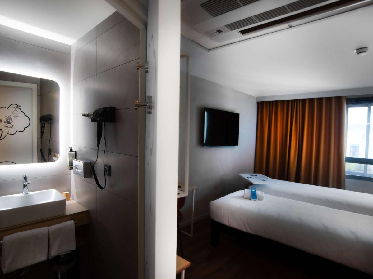 ホテル Ibis Styles Clermont-Ferrand Aeroport エクステリア 写真