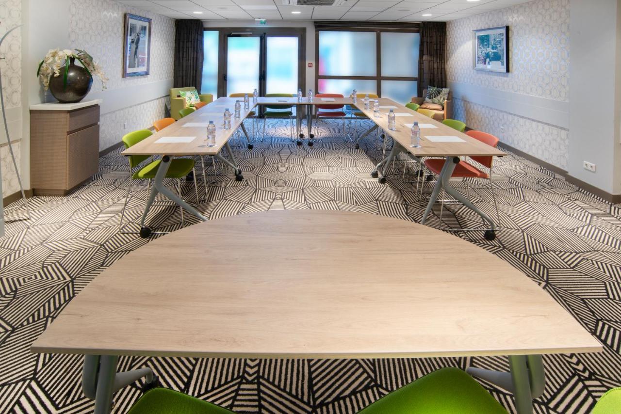 ホテル Ibis Styles Clermont-Ferrand Aeroport エクステリア 写真
