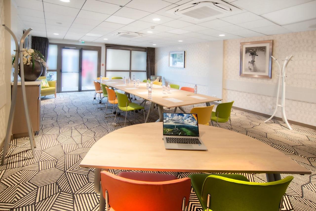 ホテル Ibis Styles Clermont-Ferrand Aeroport エクステリア 写真