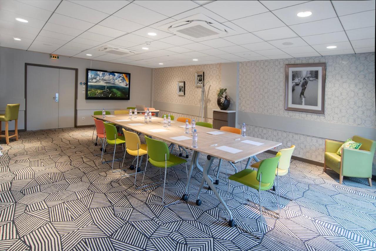 ホテル Ibis Styles Clermont-Ferrand Aeroport エクステリア 写真