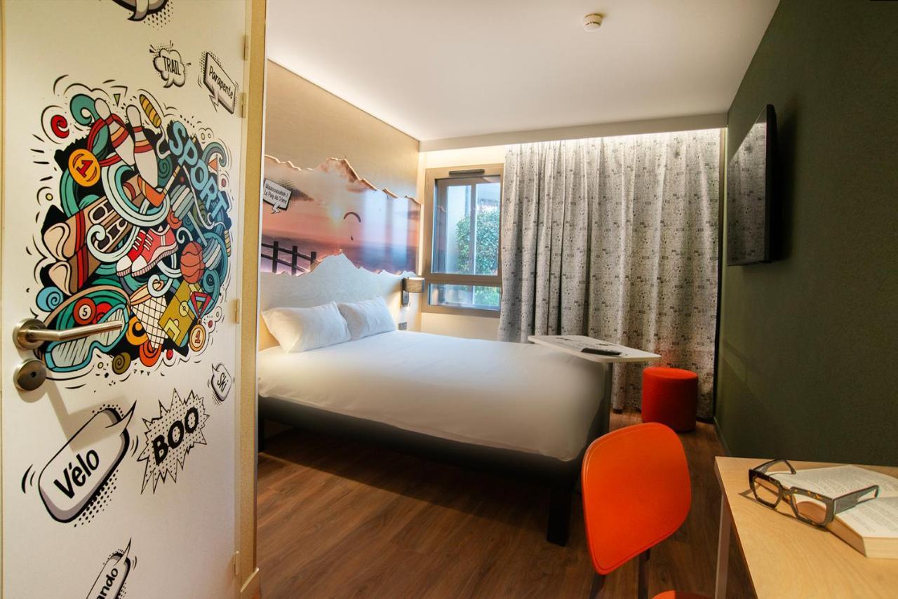 ホテル Ibis Styles Clermont-Ferrand Aeroport エクステリア 写真