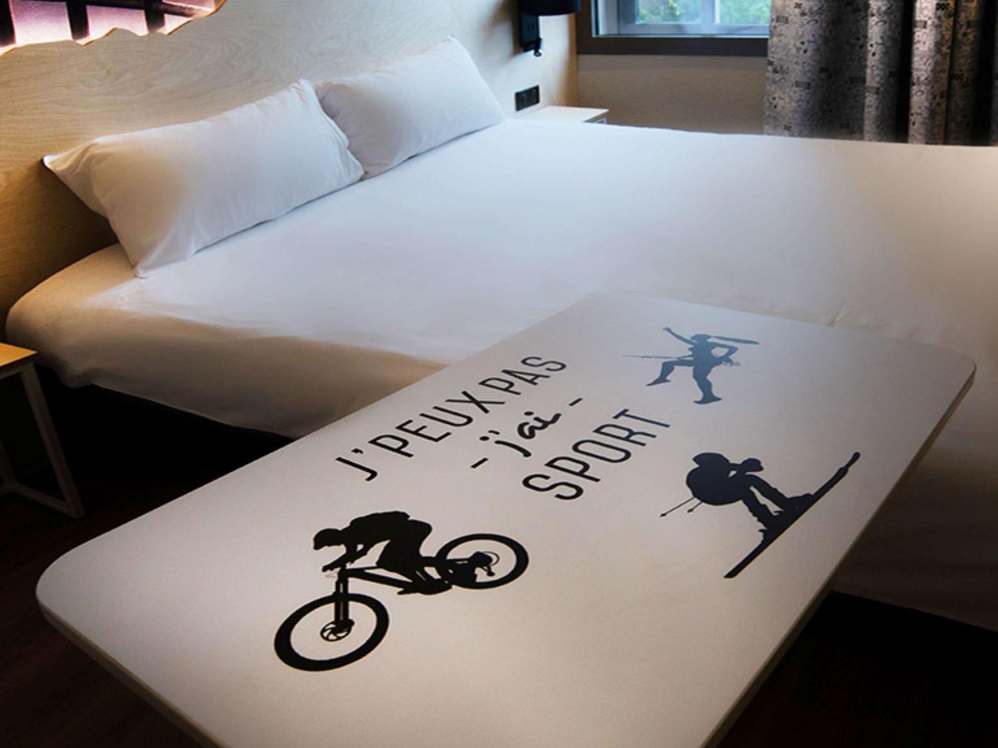ホテル Ibis Styles Clermont-Ferrand Aeroport エクステリア 写真