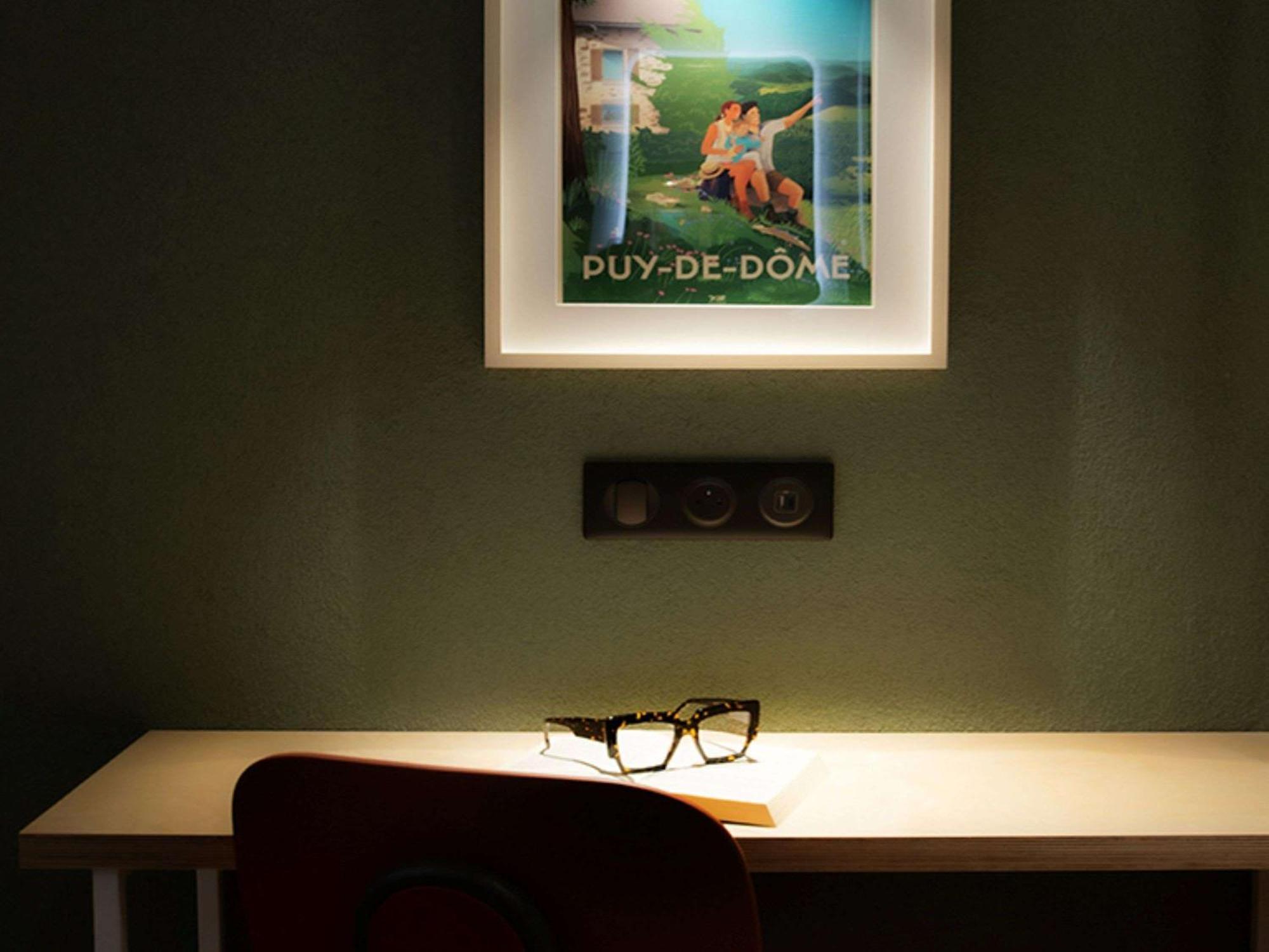 ホテル Ibis Styles Clermont-Ferrand Aeroport エクステリア 写真