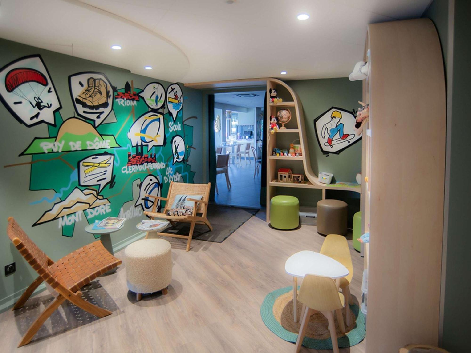 ホテル Ibis Styles Clermont-Ferrand Aeroport エクステリア 写真
