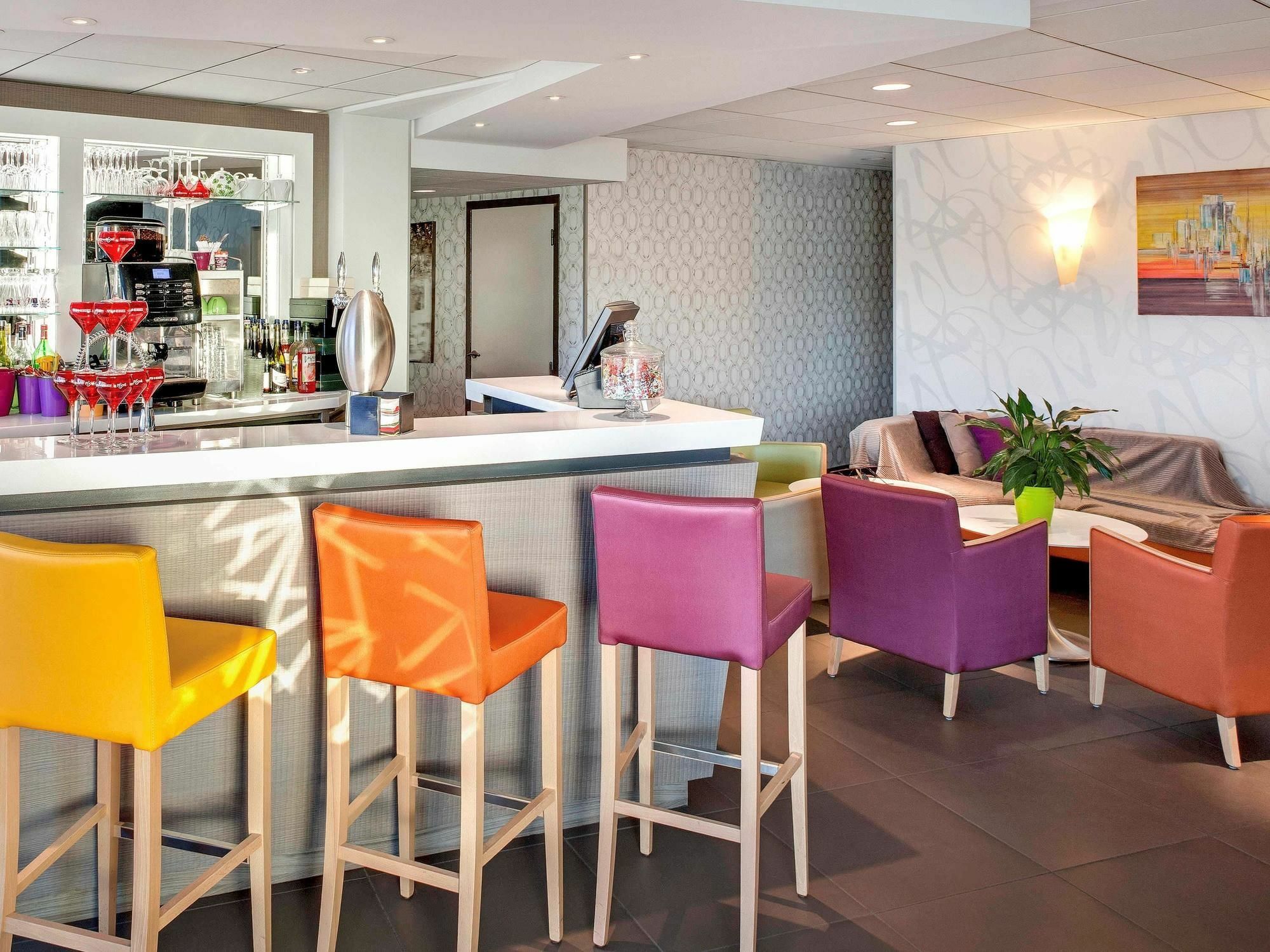 ホテル Ibis Styles Clermont-Ferrand Aeroport エクステリア 写真